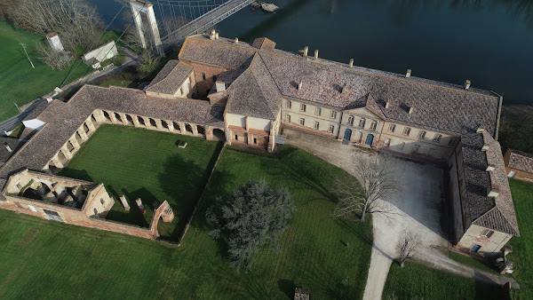 Belleperche Abbey