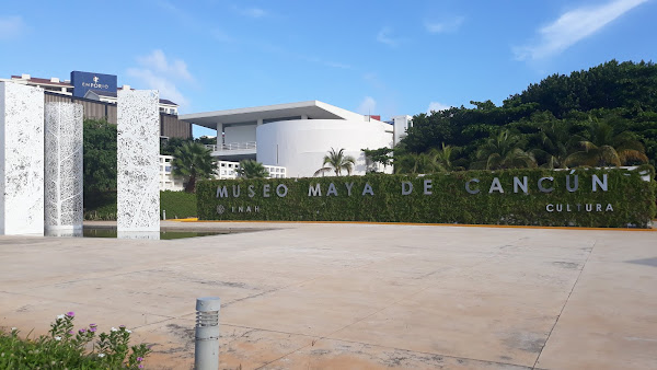 Museo Maya de CancĂșn y Zona ArqueolĂłgica de San Miguelito